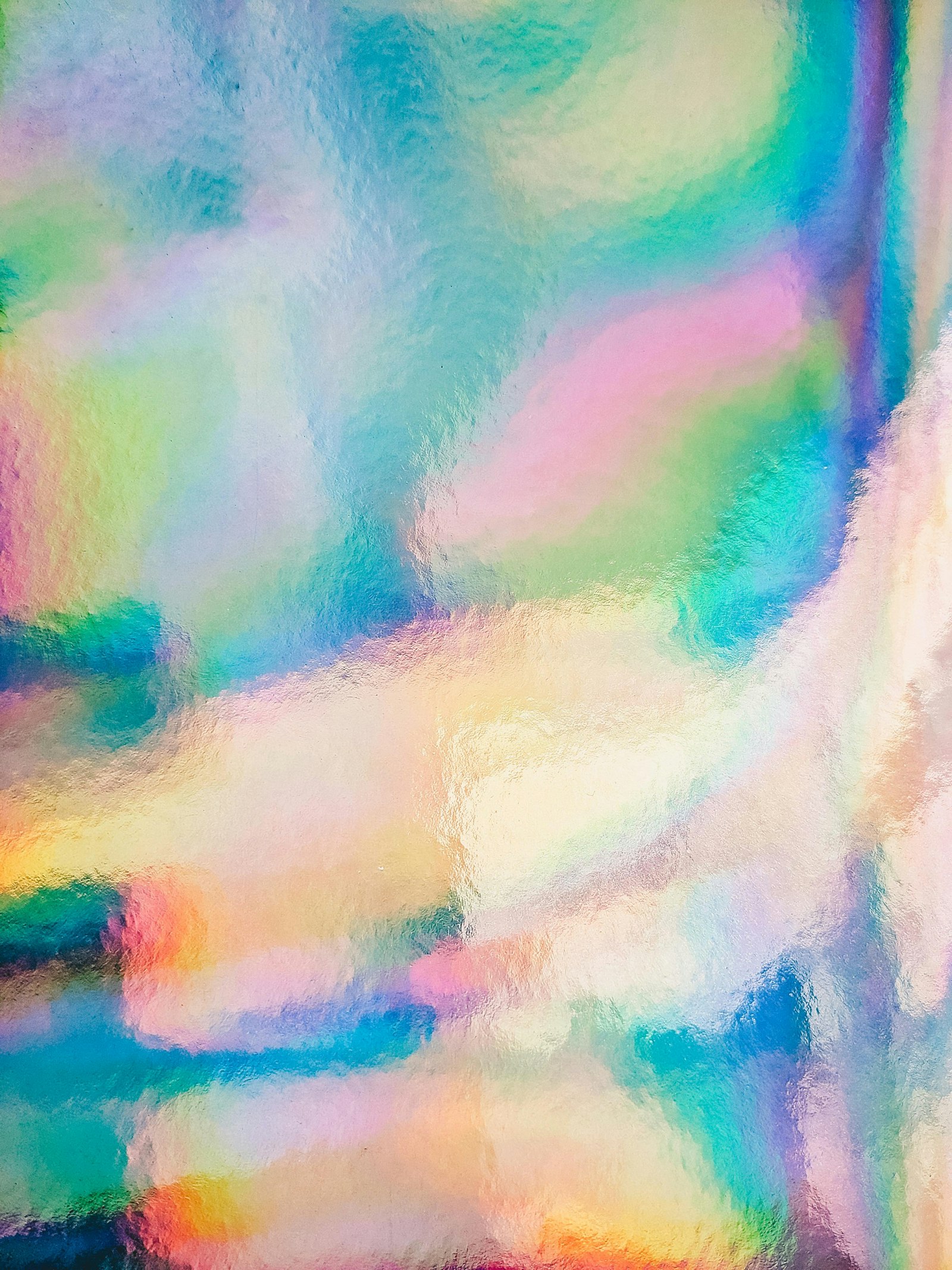 Iridescent colour-shifting surface
