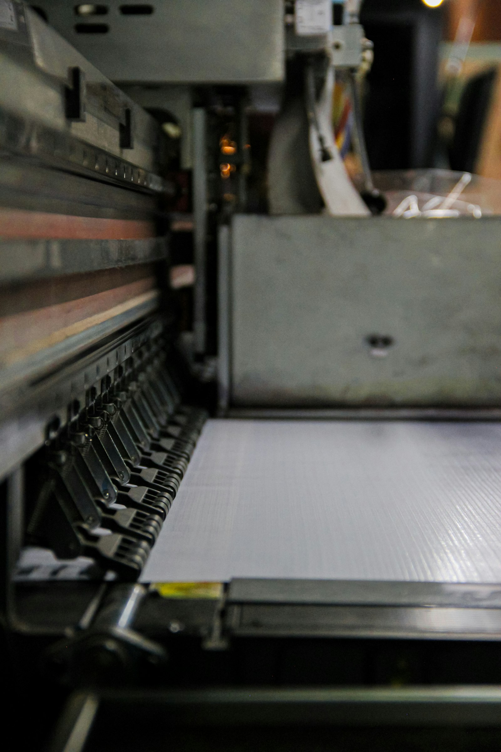 Coating head over a moving film web