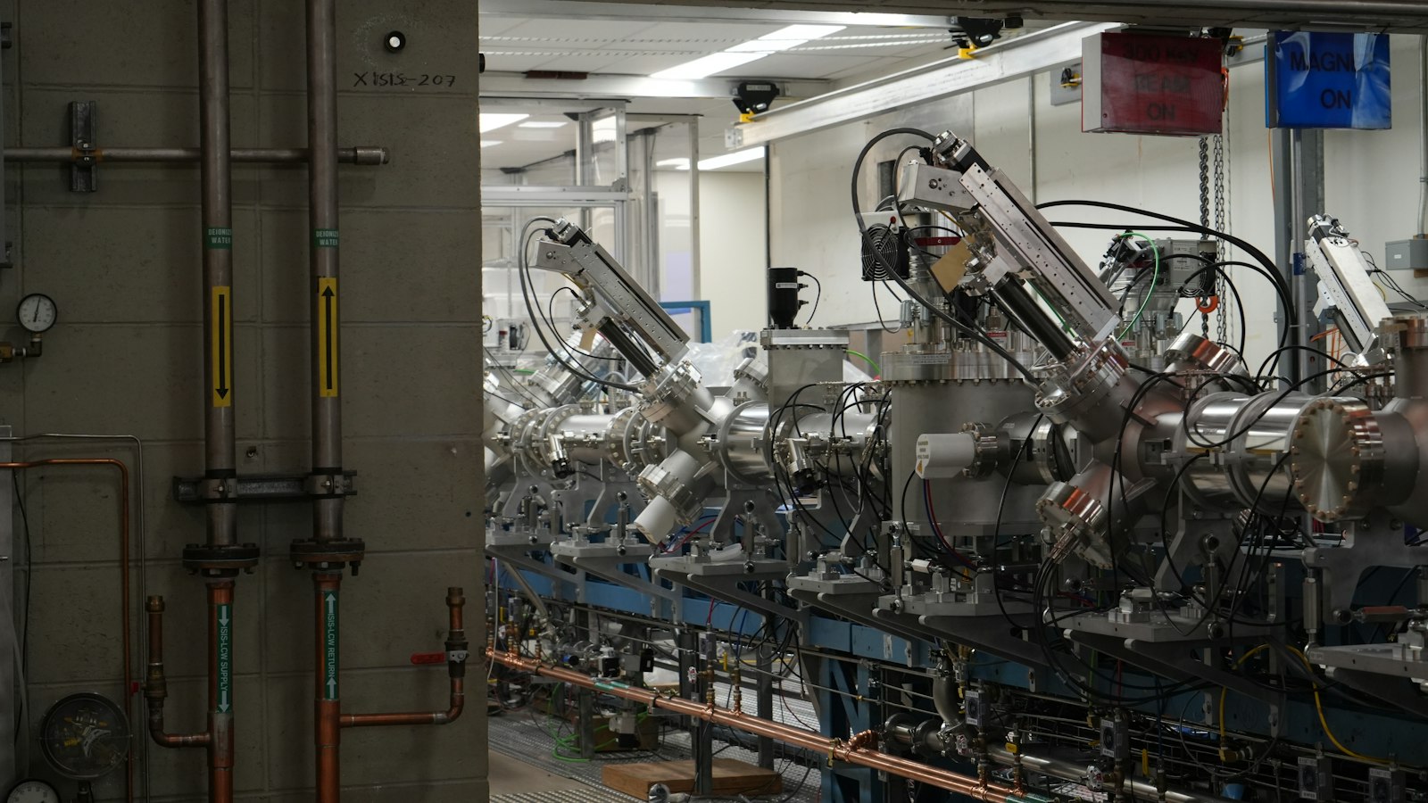 Vacuum sputtering line for window film